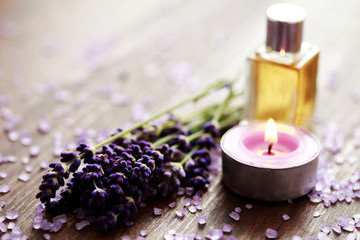 Obraz na płótnie Canvas lavender bath salt and massage oil