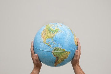 il mondo tra le mani