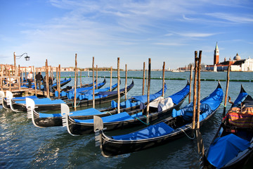 Fototapeta na wymiar Parking gondola w Wenecji