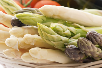 Spargel im Korb