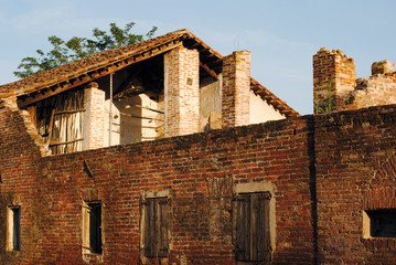 casa diroccata