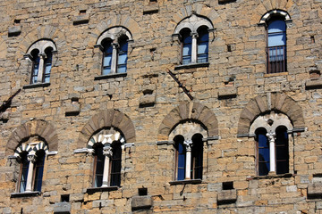 Obraz premium Beautiful ancient windows - Tuscany, Italy