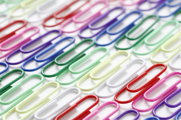 カラフルクリップ（白、黄、薄緑が中央）