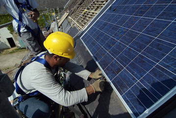 poseur de panneaux photovoltaique
