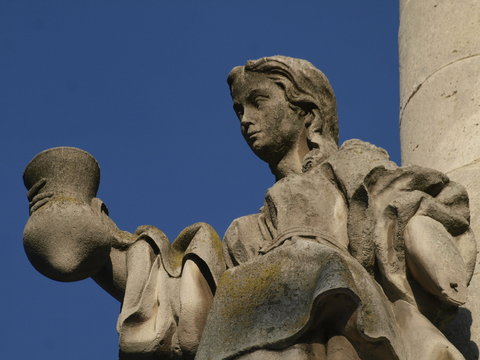 Estatua en la Universidad de Valladolid