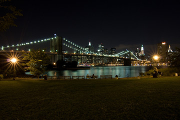 Obraz premium Brooklyn Bridge and Manhattan at night, New York