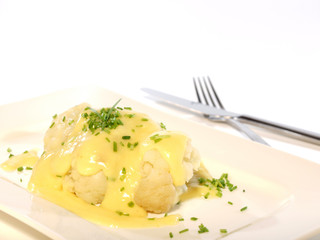 Blumenkohl mit Sauce Hollandaise