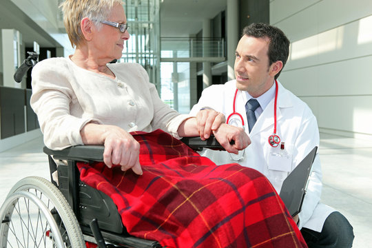 M&eacute;decin et une patiente