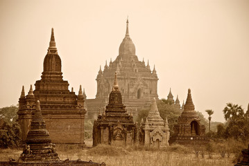Fototapeta na wymiar Świątynie Bagan