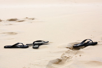 tongs sur la plage