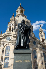 Fototapeta na wymiar Frauenkirche w Dre¼nie Pomnik Lutra