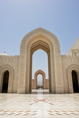 Fototapeta na wymiar Muscat, Oman - Sultan Qaboos Wielki Meczet - Main Entrance