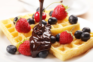 Waffles with fruits - 23804540