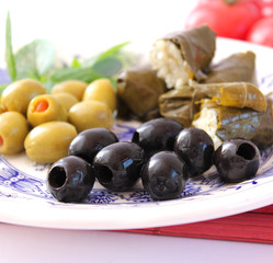 oliven und weinblätter