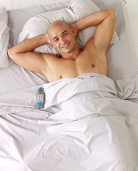 Relajado en mi cama.