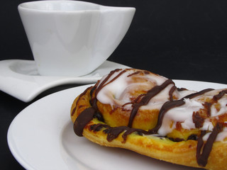 Plundergebäck und Kaffee