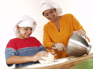 Cocinando con mi hijo.
