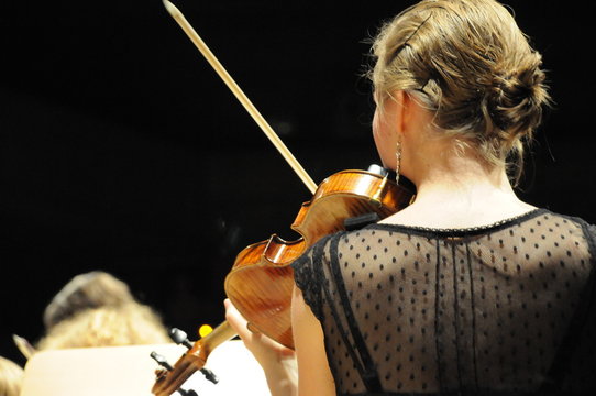 violin violinist music musician girl performance instrument musical classical play playing student art fiddle artistic concert melody orchestra classic symphony artist entertainment harmony performer