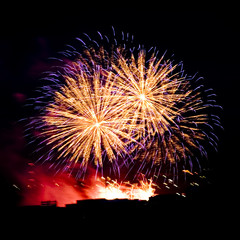 Obraz premium Firework streaks in night sky, celebration background