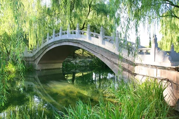 Rolgordijnen vintage bridge in beijing garden © zhu difeng