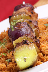 Couscous mit Fleischspieß