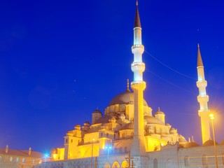 Fototapeta na wymiar New mosque at night