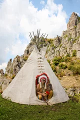 Foto auf Alu-Dibond Nordamerikanischer Indianer in voller Kleidung. Wiederaufbau © Shchipkova Elena