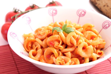 nudeln in Tomatensauce