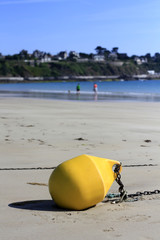 bouée marine sur le sable