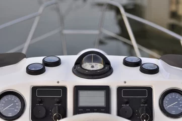 Rolgordijnen Cockpit Motoryacht © El_Kapitan