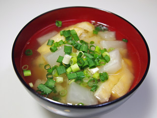 カブと油揚げのみそ汁