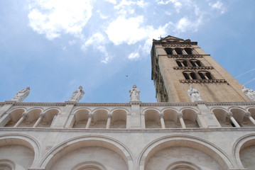 Kathedrale mit Skulpturen und Turm Pécs
