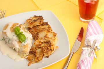 Gefüllte Hühnerbrust mit Kohlrabischnitzelchen