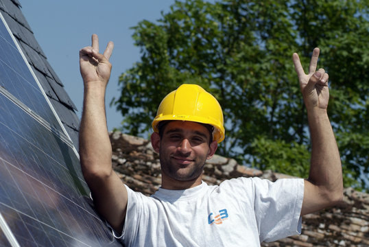 poseur panneaux photovoltaique