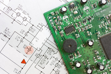 schematic diagram  and electronic board - obrazy, fototapety, plakaty
