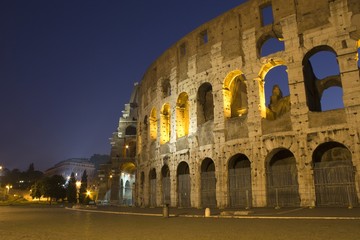 Fototapeta na wymiar Rome - Colosseum - sunrise