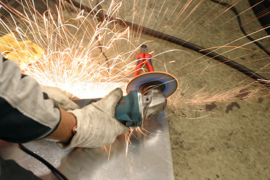 Blech schneiden mit Trennscheibe