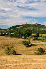 Fototapeta na wymiar Landschaft Seitenroda mit Leuchtenburg