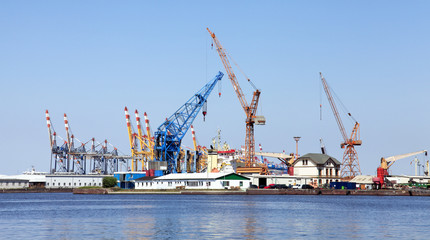 Obraz premium Hafen mit Werft
