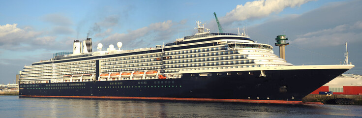 Paquebot &agrave; quai