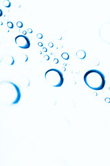 Wasser. Water. Aqua. H2O.