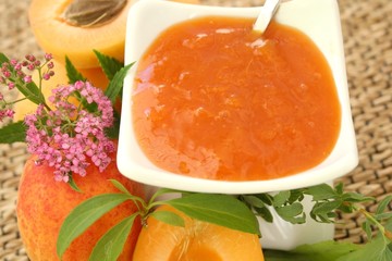Aprikosenkonfitüre