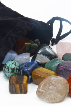ein Sack voll mit Halbedelsteinen