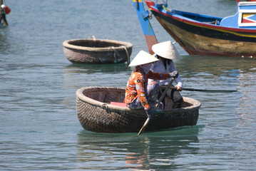 Obraz premium Vietnamese fishermen