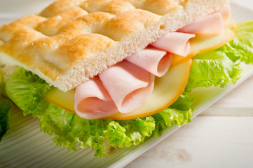 focaccia with turkey ham- focaccia con tacchino