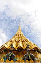 Fototapeta premium The golden pagoda