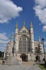 Fototapeta na wymiar Fasada katedry Winchester i wejście z przodu