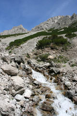 Fototapeta na wymiar Tirol - krajobraz z górskiego strumienia