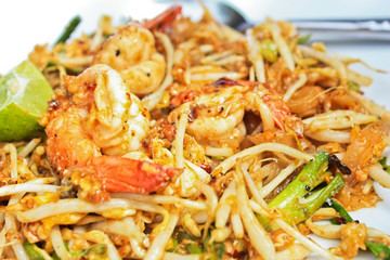 Fried noodle with shrimp