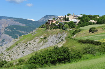 Fototapeta na wymiar Village of Sauze wysokiej Alpach